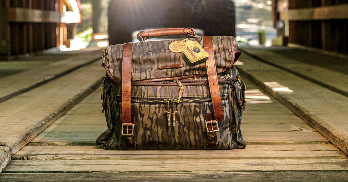 Tom Beckbe Mossy Oak Canvas Field Bag